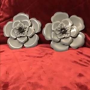 A pair of wall flowers